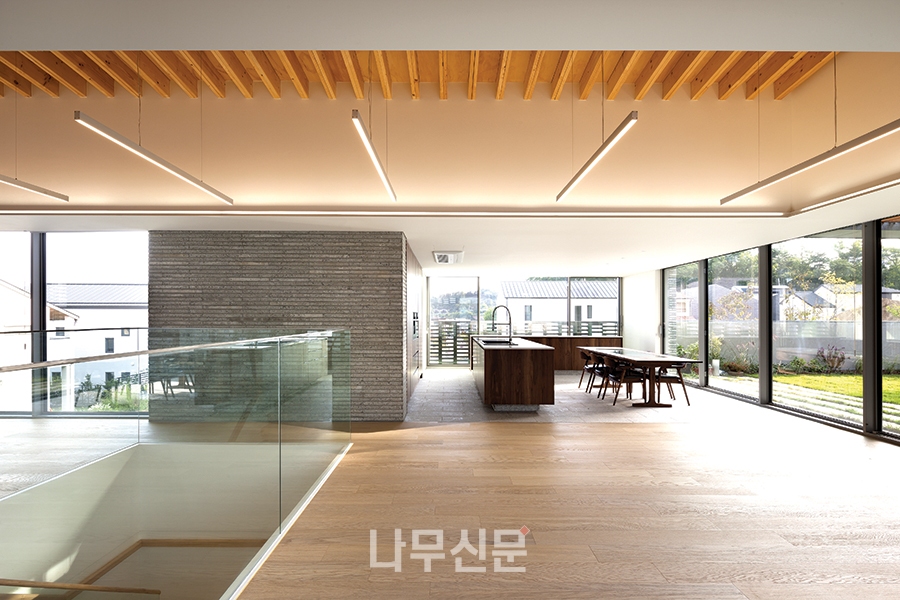 세 개의 마당을 가진, 3세대를 위한, 3층 집, ‘세마당집’