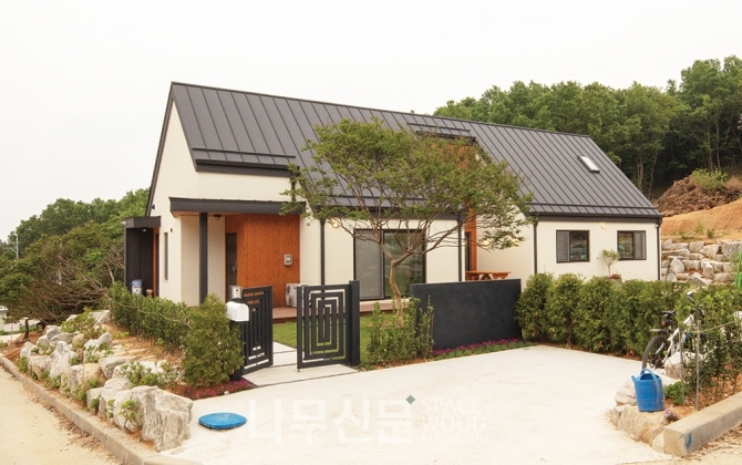 층고 높은 박공지붕 단층집, 완주 배롱나무집