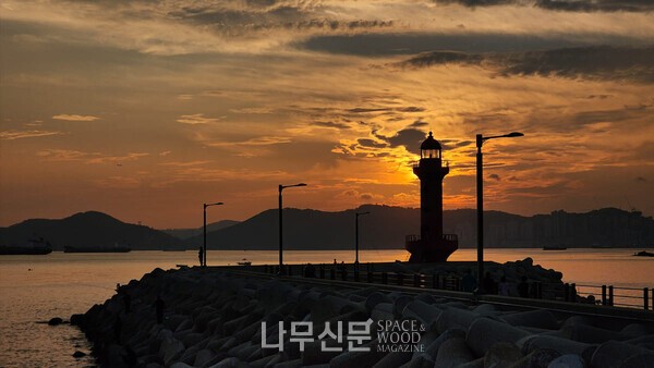 중리항방파제등대.   제공=한국항로표지기술원